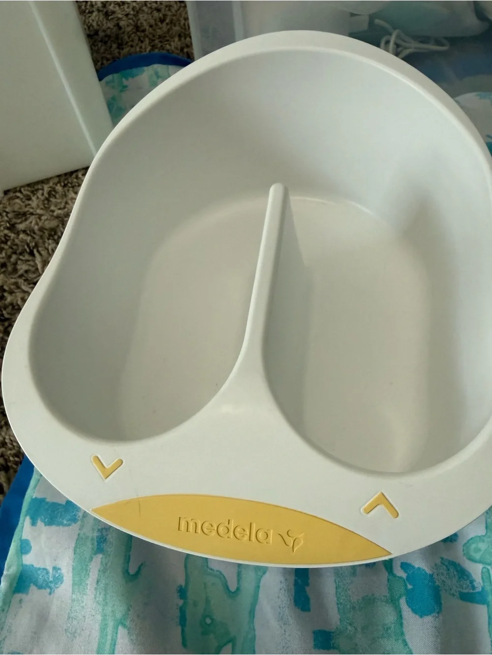 Medela White & Yellow Milk Bottle Collector for Fridge